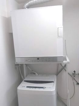 乾燥機取付 Ai Estsalon様 リスのリフォーム クロス張替 ドア修繕 キッチンリフォーム 介護リフォーム 小さなリフォーム 店舗リフォームは西宮市と芦屋の地域密着リスのリフォームにおまかせ リスのリフォーム