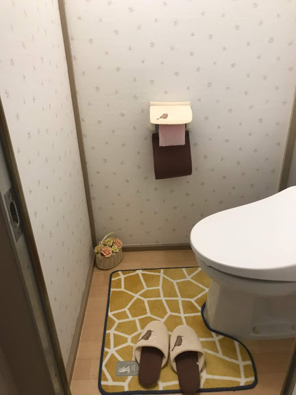 リビングとトイレの壁紙 クロス トイレのクッションフロア張り替え